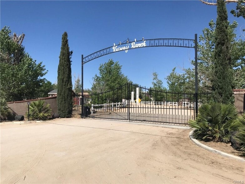 10291 Deep Creek Rd, Apple Valley, CA for sale - Building Photo - Image 1 of 1