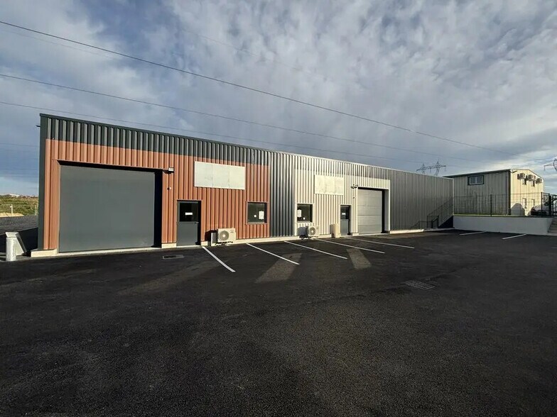 Flex in Jonage for lease - Building Photo - Image 1 of 19