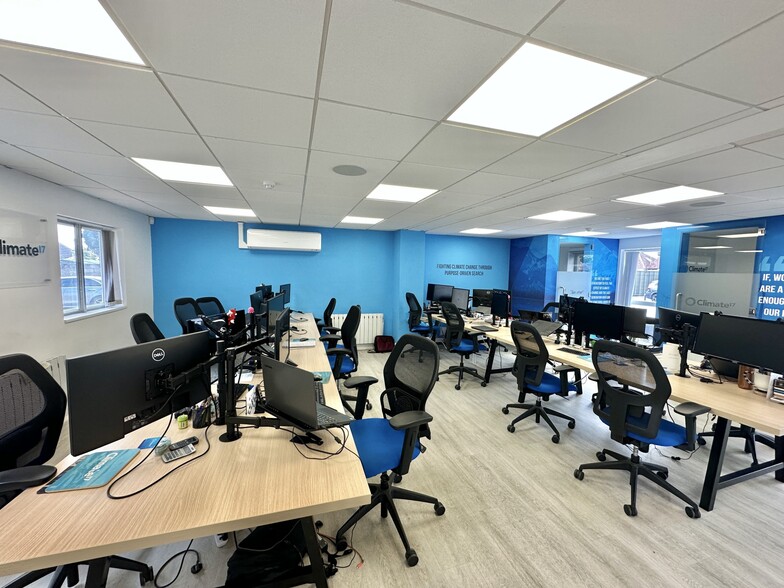 Bryant Road, Poole for lease - Interior Photo - Image 3 of 9