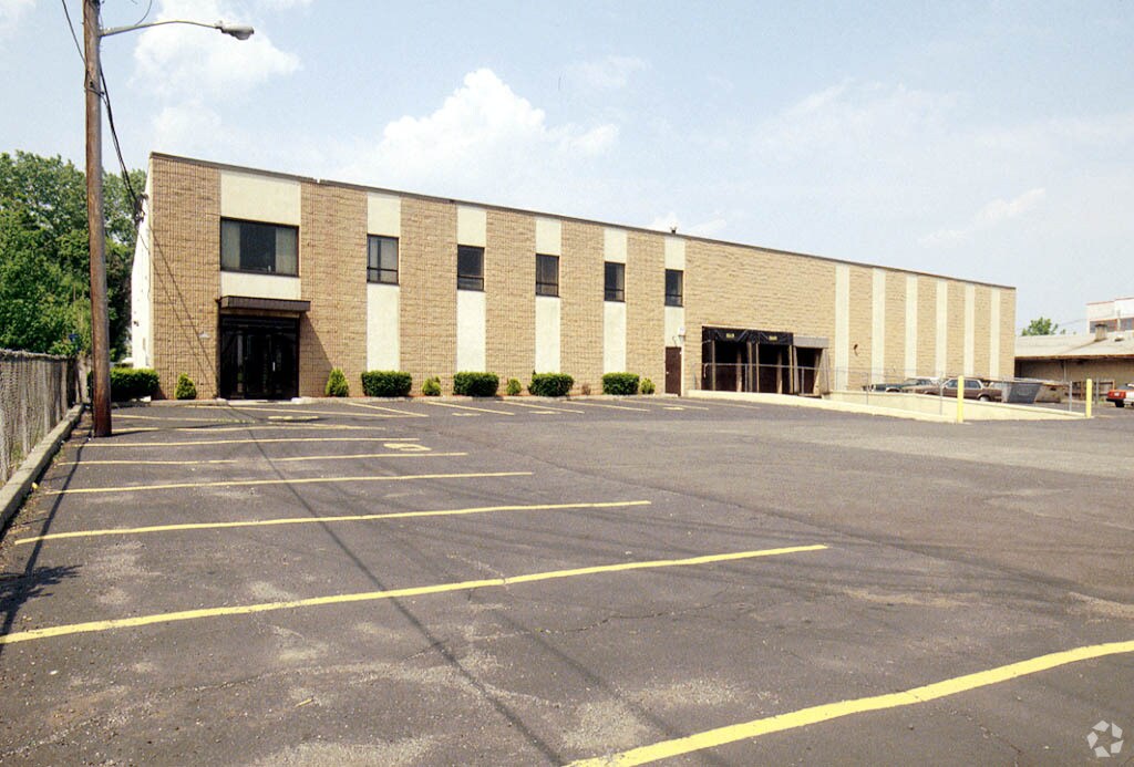 343 S River St, Hackensack, NJ 07601