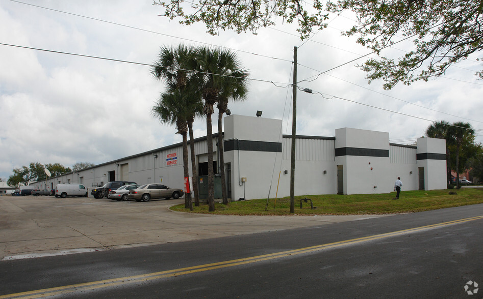 2425-2573 Silver Star Rd, Orlando, FL for lease - Building Photo - Image 3 of 21