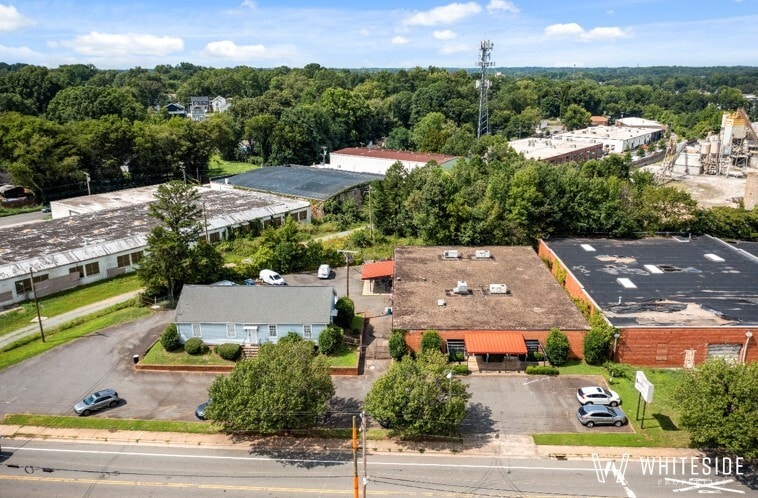 1020 Tuckaseegee portfolio of 2 properties for sale on LoopNet.com - Building Photo - Image 3 of 3