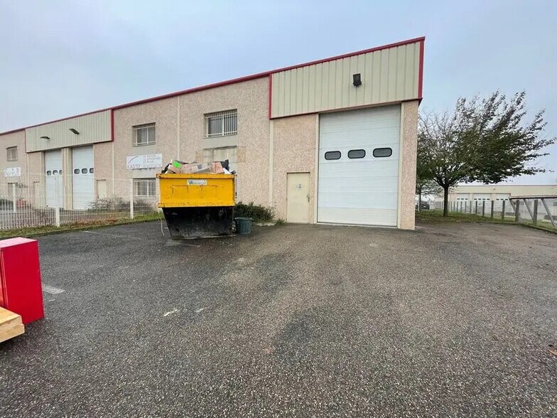 Office in Chassieu for lease - Building Photo - Image 3 of 3