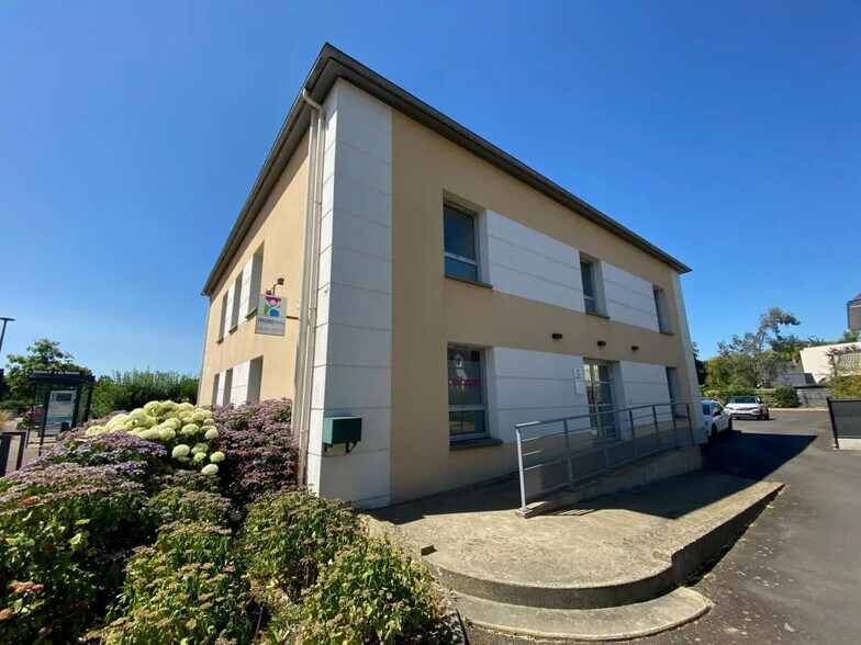 Office in Betton for lease - Building Photo - Image 3 of 14