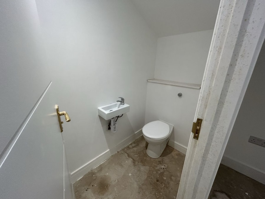 Fore St, Saltash for lease Interior Photo- Image 1 of 6