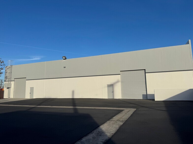 2918 Halladay St, Santa Ana, CA for lease - Building Photo - Image 2 of 4