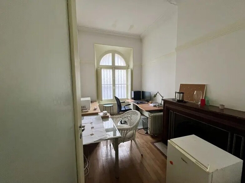 Office in Bordeaux for sale - Interior Photo - Image 1 of 4
