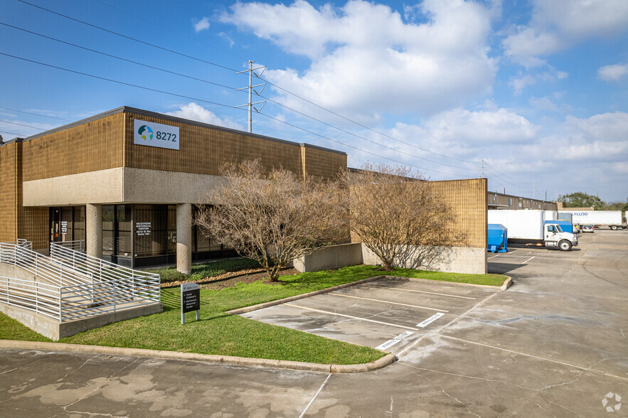 8272 El Rio St, Houston, TX for lease - Building Photo - Image 3 of 5