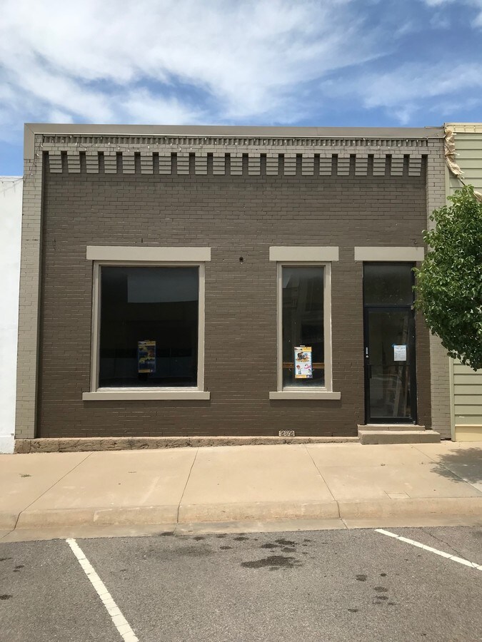 202 W Main St, Mulvane, KS 67110