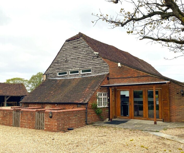 Dowlands Ave, Smallfield for lease - Primary Photo - Image 1 of 1