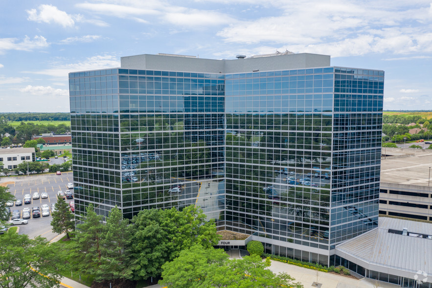 4 Westbrook Corporate Ctr, Westchester, IL for lease - Building Photo - Image 1 of 11