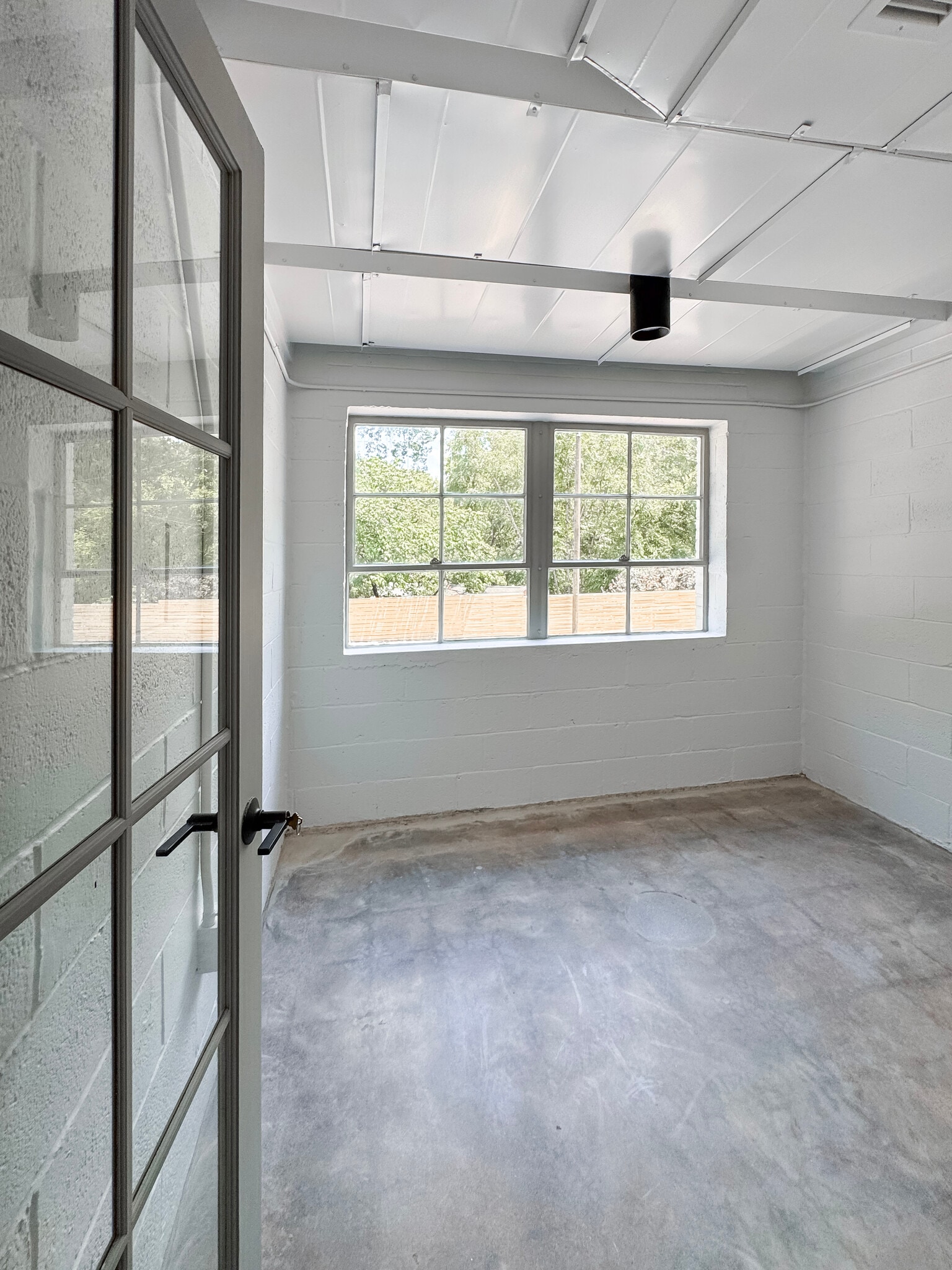 1881 Howell Mill Rd NW, Atlanta, GA for lease Interior Photo- Image 1 of 1