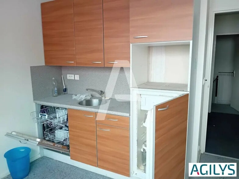 Office in Torcy for lease - Interior Photo - Image 2 of 3