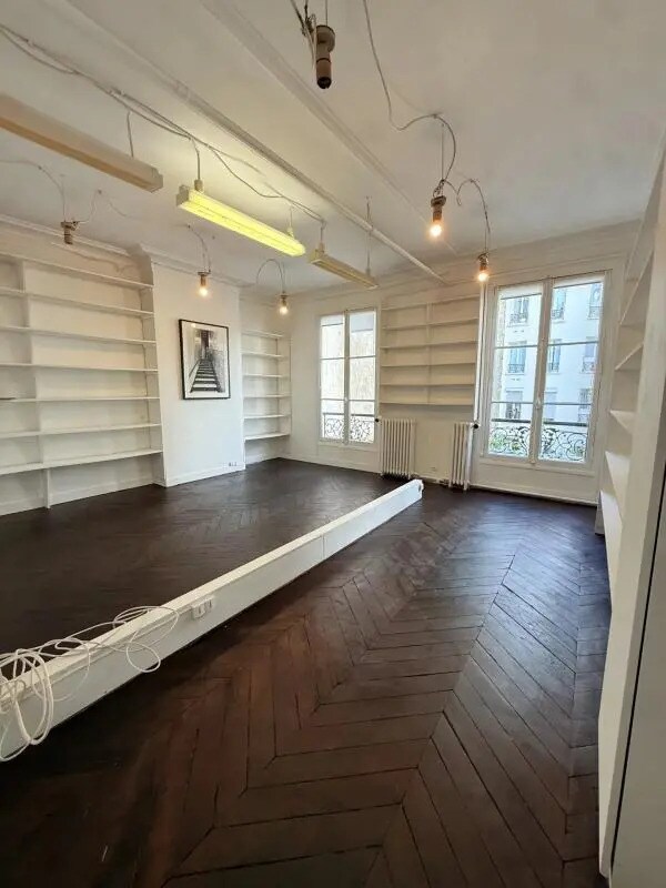 Office in Paris for lease Interior Photo- Image 1 of 6