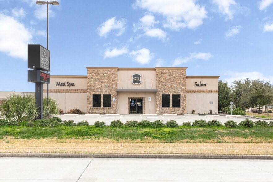 11464 Space Center Blvd, Houston, TX for sale - Building Photo - Image 3 of 12