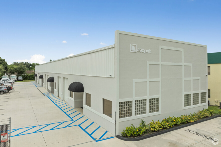 490 Business Park Way, Royal Palm Beach, FL for lease - Building Photo - Image 1 of 22