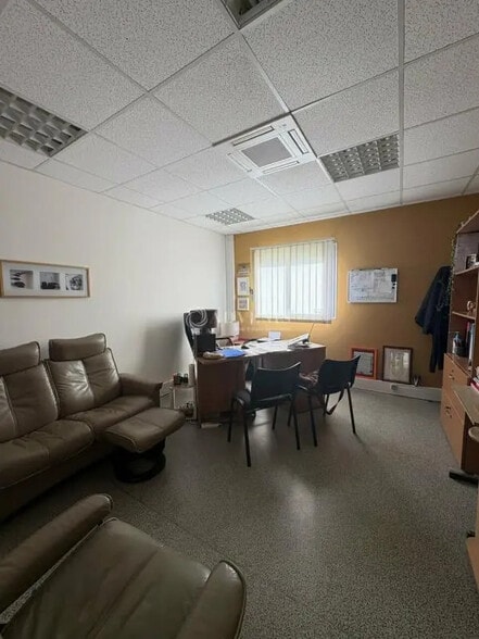 Office in Le Mans for lease - Building Photo - Image 3 of 3