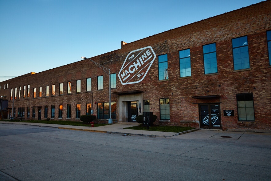 2415 W 19th St, Chicago, IL for lease - Building Photo - Image 2 of 22