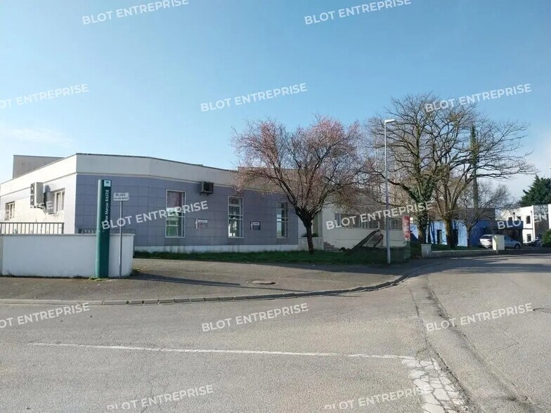 Flex in Orvault for lease - Building Photo - Image 1 of 10