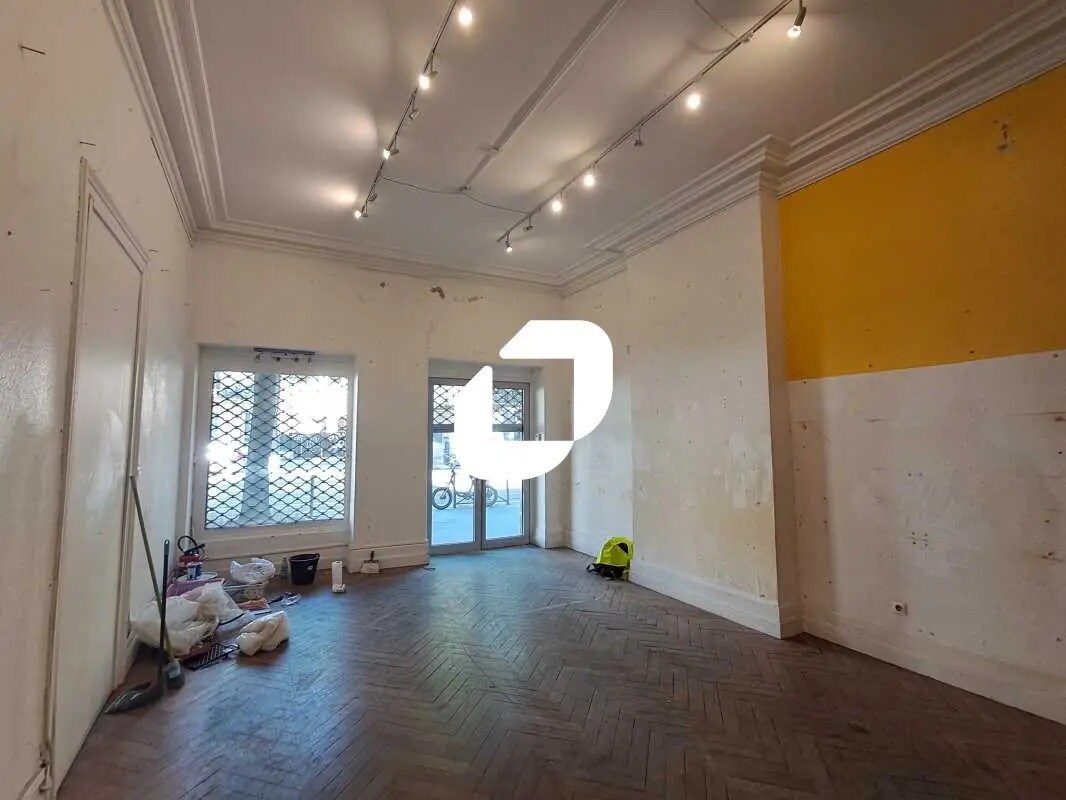 Retail in Bordeaux for lease Interior Photo- Image 1 of 10