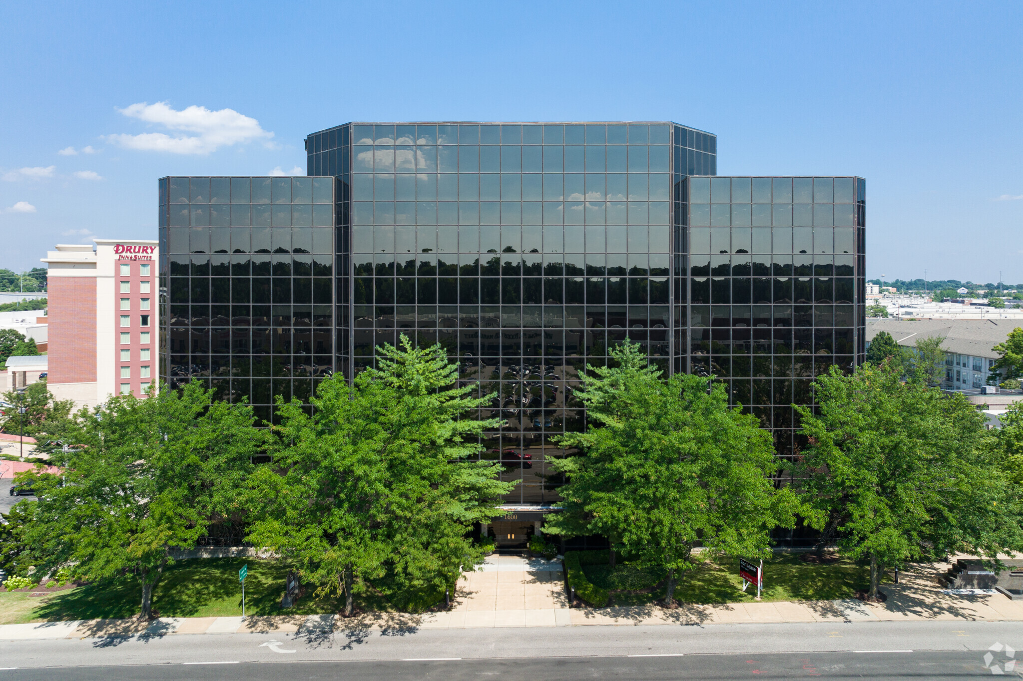 1600 S Brentwood Blvd, Brentwood, MO for lease Building Photo- Image 1 of 7