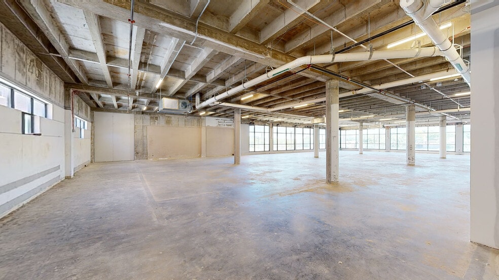 300 E 39th St, Kansas City, MO for lease - Matterport 3D Scan - Image 2 of 40