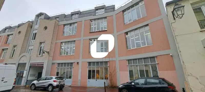 Flex in Paris for lease Building Photo- Image 1 of 10