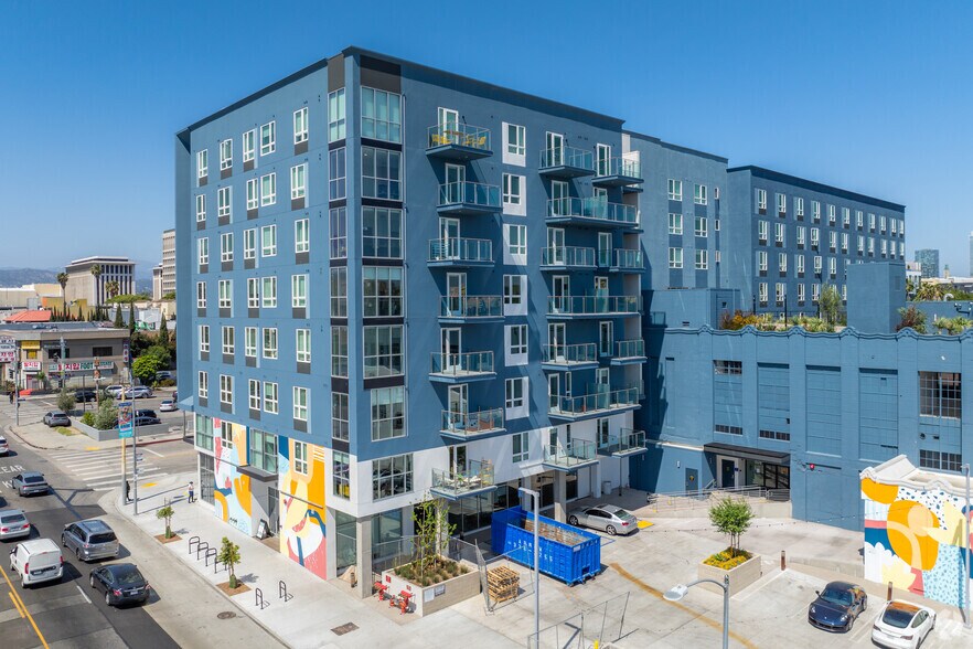 800-808 S Western Ave, Los Angeles, CA for lease - Building Photo - Image 2 of 30