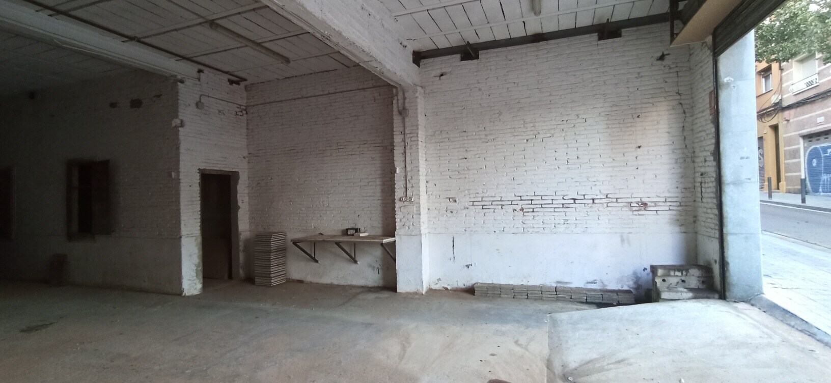 L'Hospitalet de Llobregat, BAR 08901 -  -  - Interior Photo - Image 1 of 8