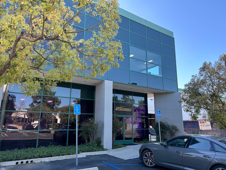 12611 Encinitas Ave, Sylmar, CA for lease - Building Photo - Image 2 of 4