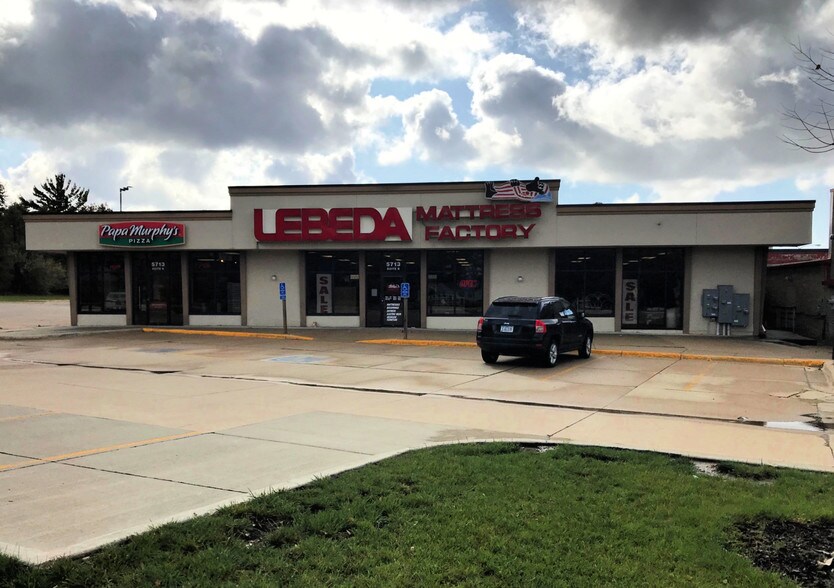 5713 University Ave, Cedar Falls, IA for sale - Primary Photo - Image 1 of 1
