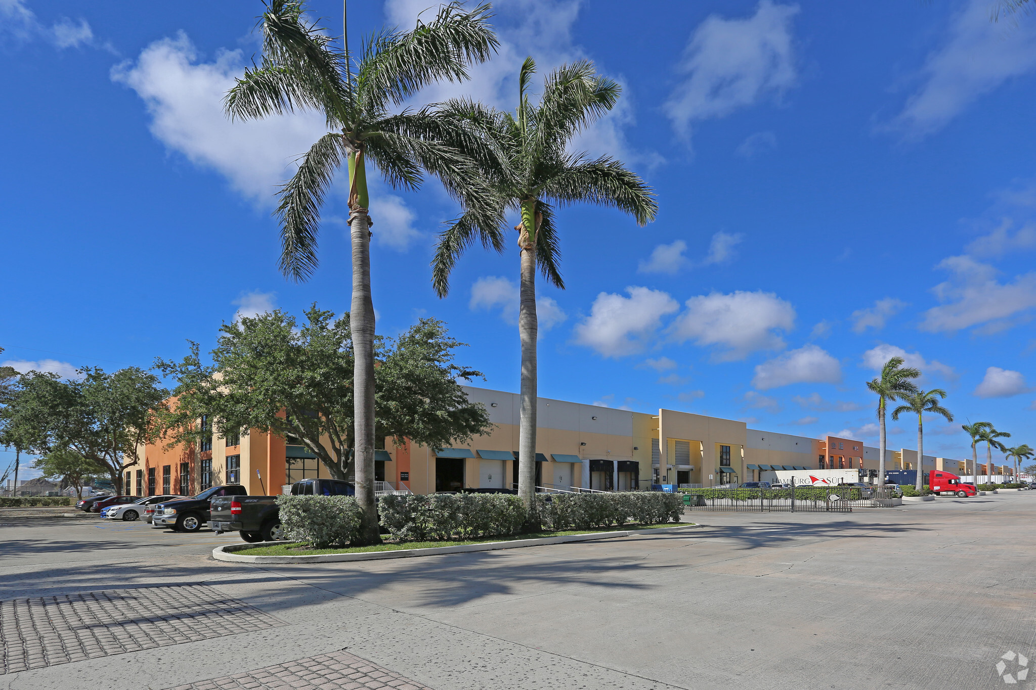 275-299 Bryan Rd, Dania Beach, FL for lease Building Photo- Image 1 of 5