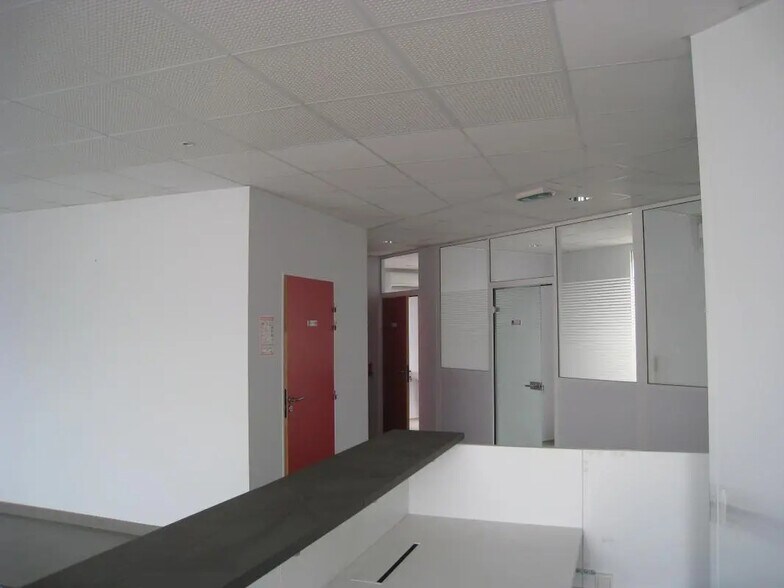 Retail in Aubagne for sale - Interior Photo - Image 2 of 6