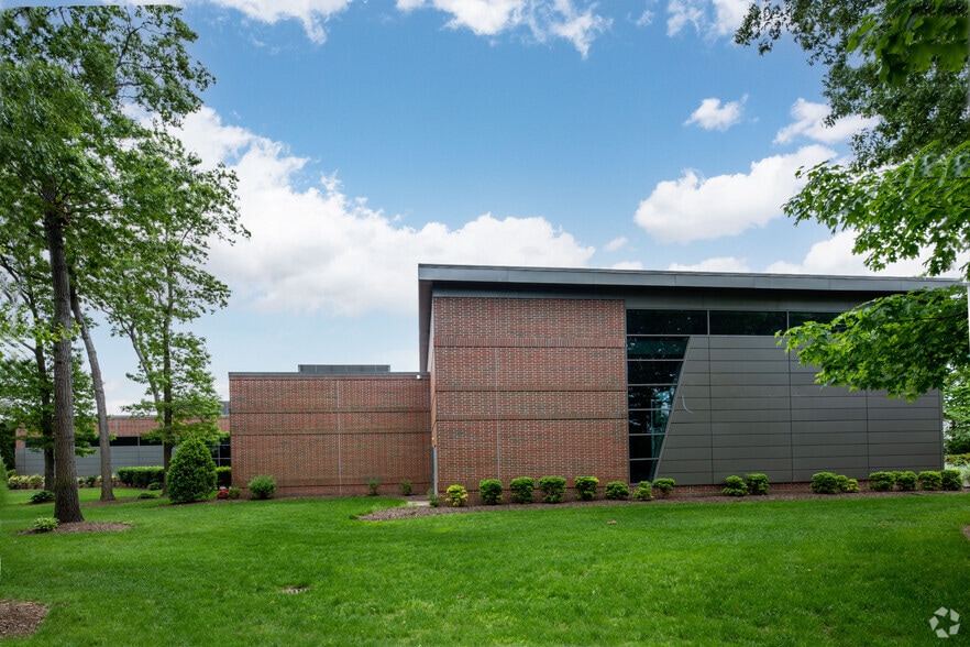 5-10 Browns Rd, Nesconset, NY for lease - Building Photo - Image 2 of 6