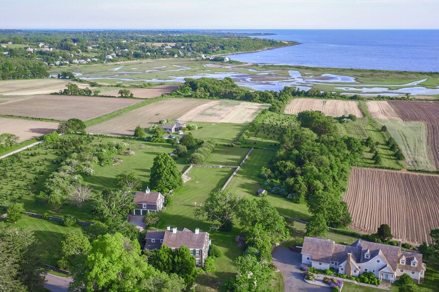 72 Fogland Rd, Tiverton, RI 02878