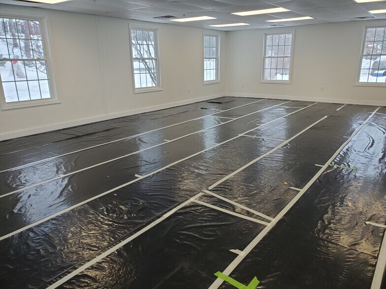 92 Middlesex Rd, Tyngsborough, MA for sale - Interior Photo - Image 1 of 1