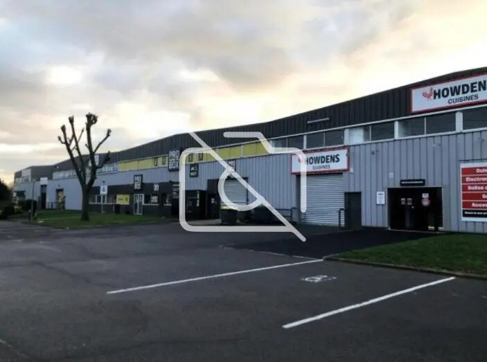 Industrial in Massy for lease - Building Photo - Image 2 of 4