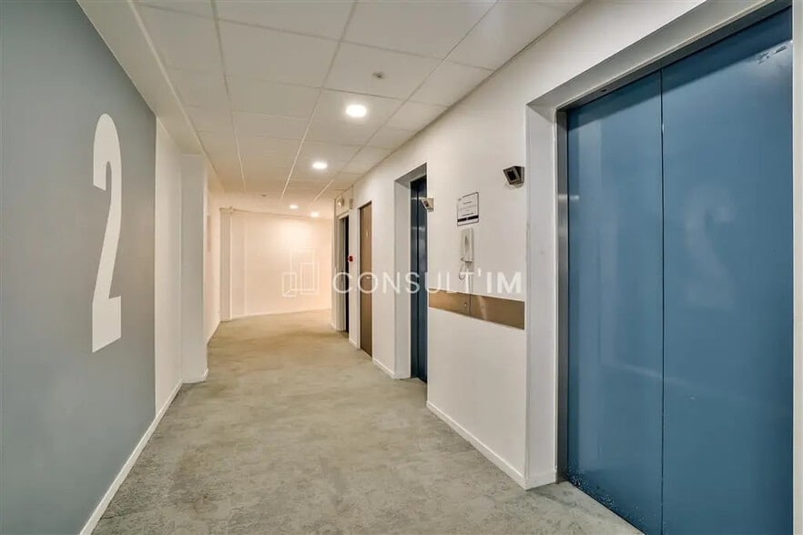 Office in Issy-les-Moulineaux for lease - Building Photo - Image 3 of 9