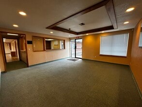 90 Market St, Lebanon, OR for lease Interior Photo- Image 2 of 11
