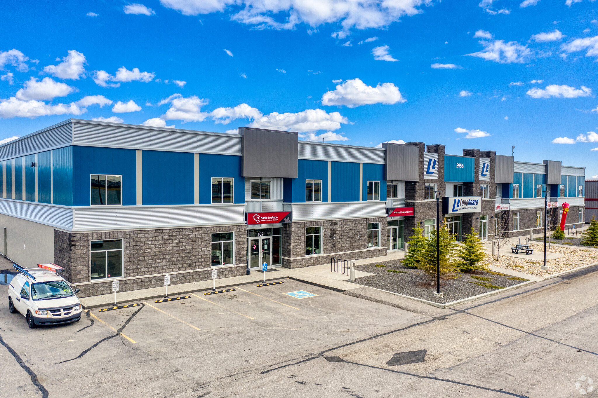 2956 Kingsview Blvd SE, Airdrie, AB for lease Primary Photo- Image 1 of 5