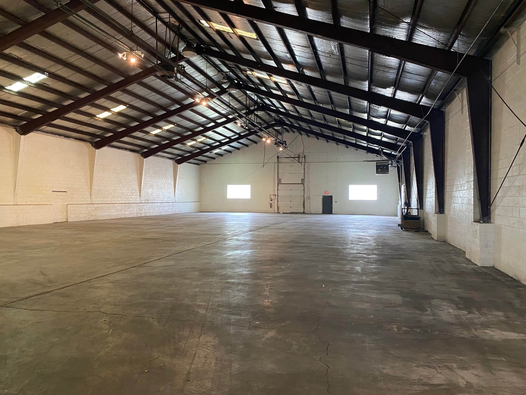 217 N 10th St, Oostburg, WI for lease Interior Photo- Image 1 of 5