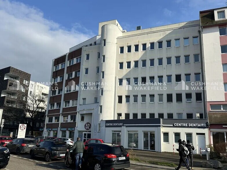 Office in Schiltigheim for lease - Building Photo - Image 1 of 11