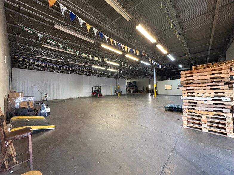 3002-3014 Avenue E E, Arlington, TX for lease - Building Photo - Image 2 of 25