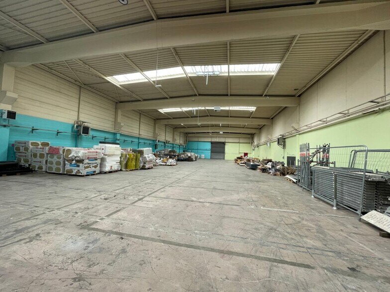 Office in SAINT-OUEN-L'AUMONE for lease - Building Photo - Image 2 of 7