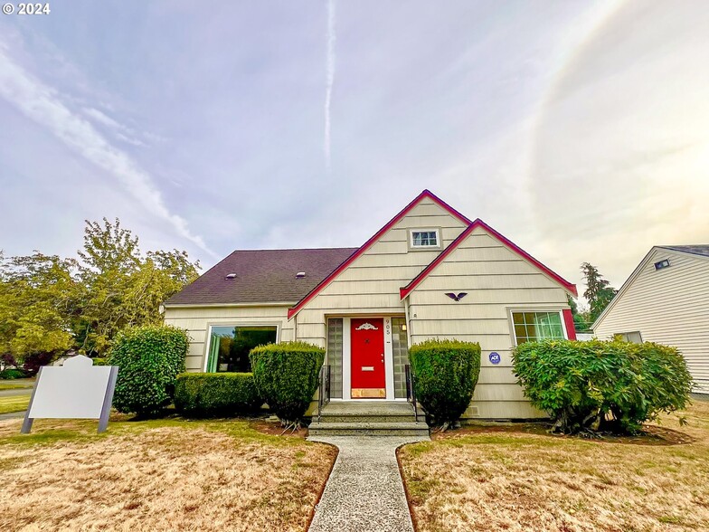 905 Broadway St, Longview, WA for sale - Primary Photo - Image 1 of 25