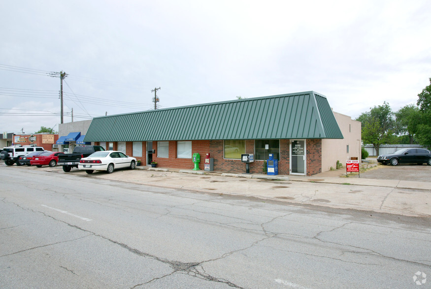 117 N Broadway St, Moore, OK for lease - Building Photo - Image 2 of 4