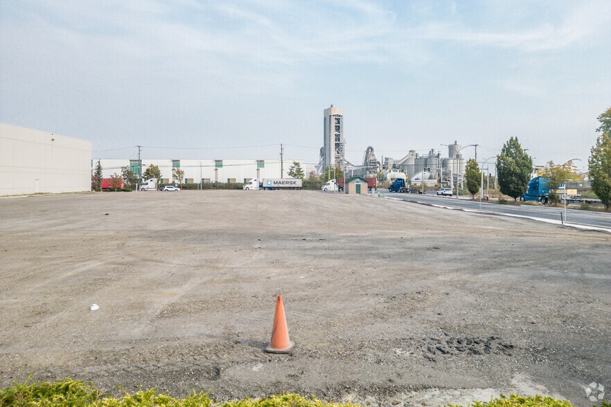 18399 Blundell Rd, Richmond, BC for lease - Building Photo - Image 2 of 3