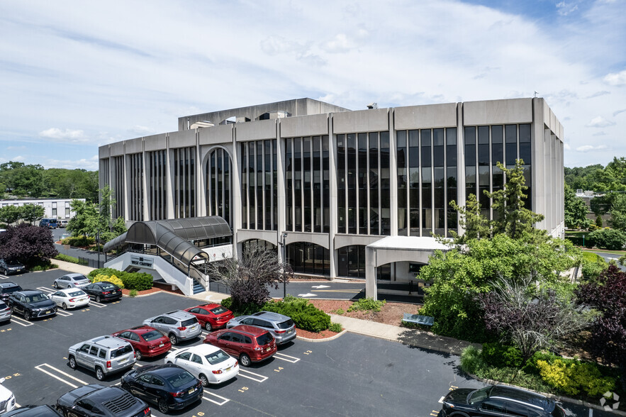 80 W Century Rd, Paramus, NJ for lease - Building Photo - Image 2 of 9