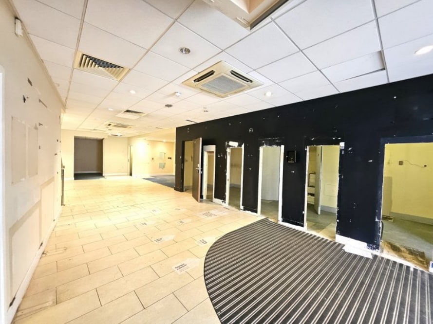 136 High St, Hornchurch for lease Interior Photo- Image 1 of 1