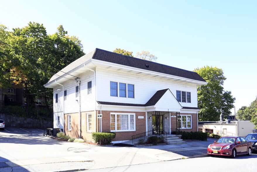 2 Clinton Ave, Ossining, NY 10562